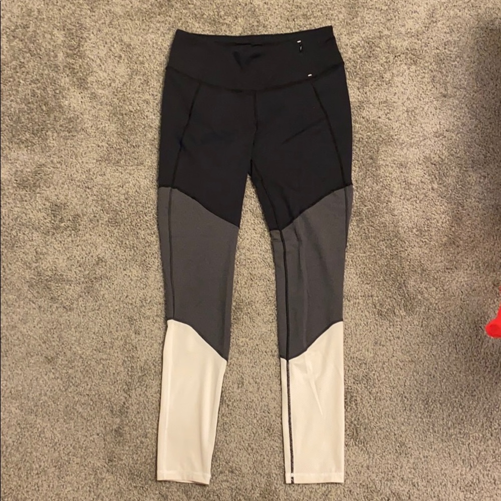 Carrie Underwood CALIA leggings.